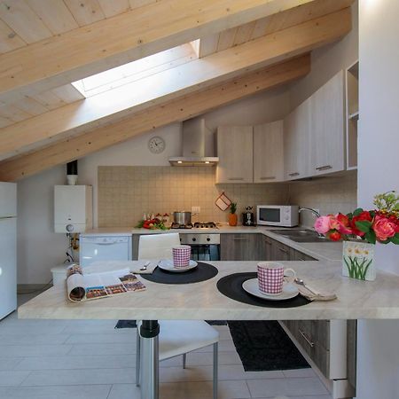 Silver Lake Apartment - Happy Rentals Angera Bagian luar foto
