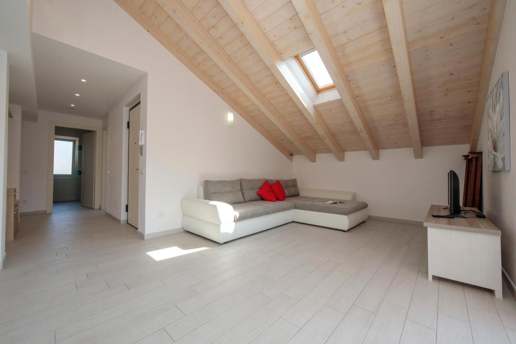 Silver Lake Apartment - Happy Rentals Angera Bagian luar foto