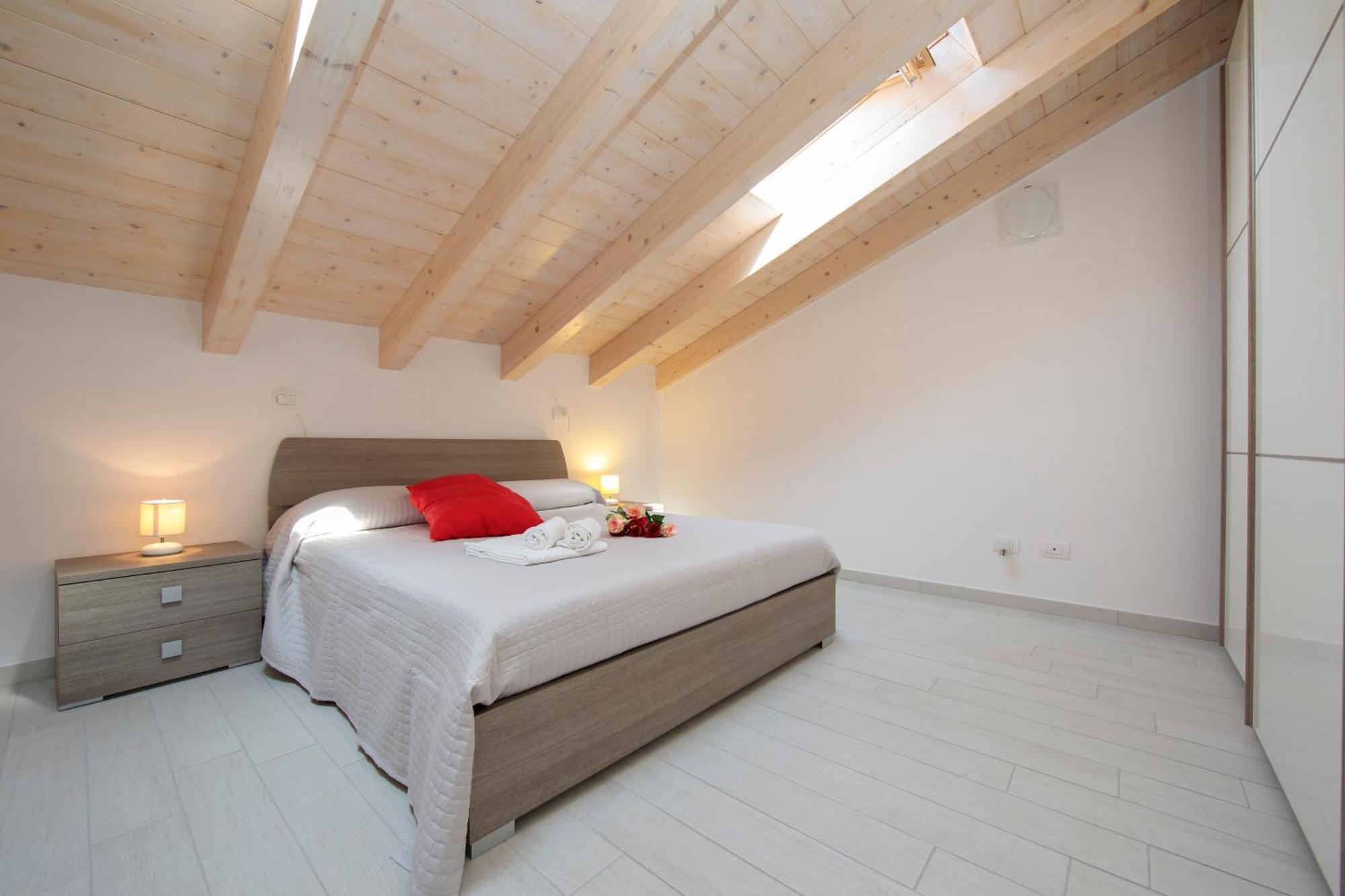 Silver Lake Apartment - Happy Rentals Angera Bagian luar foto