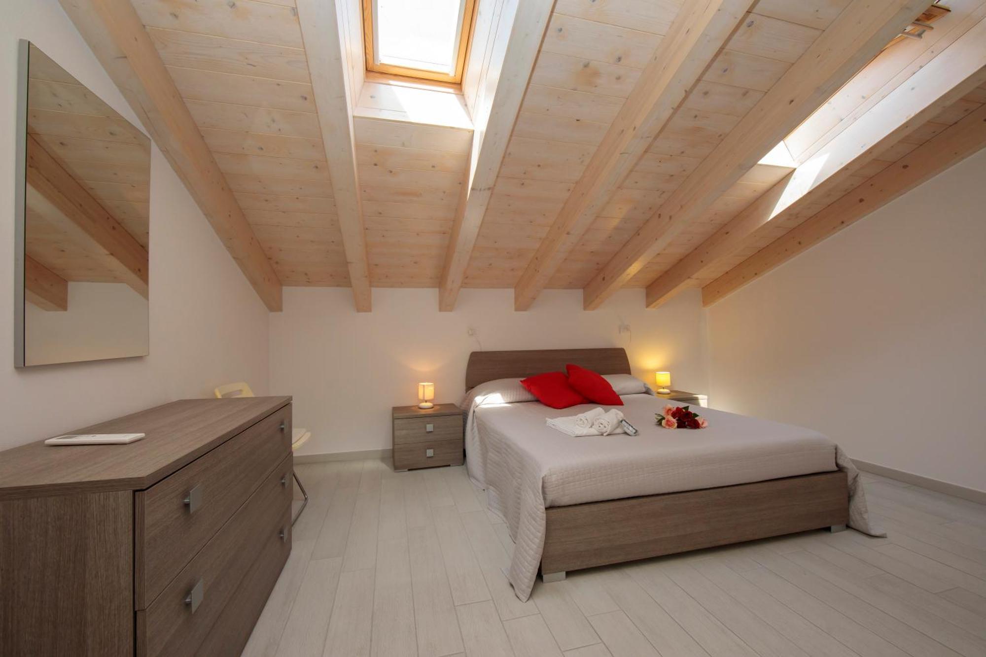 Silver Lake Apartment - Happy Rentals Angera Bagian luar foto