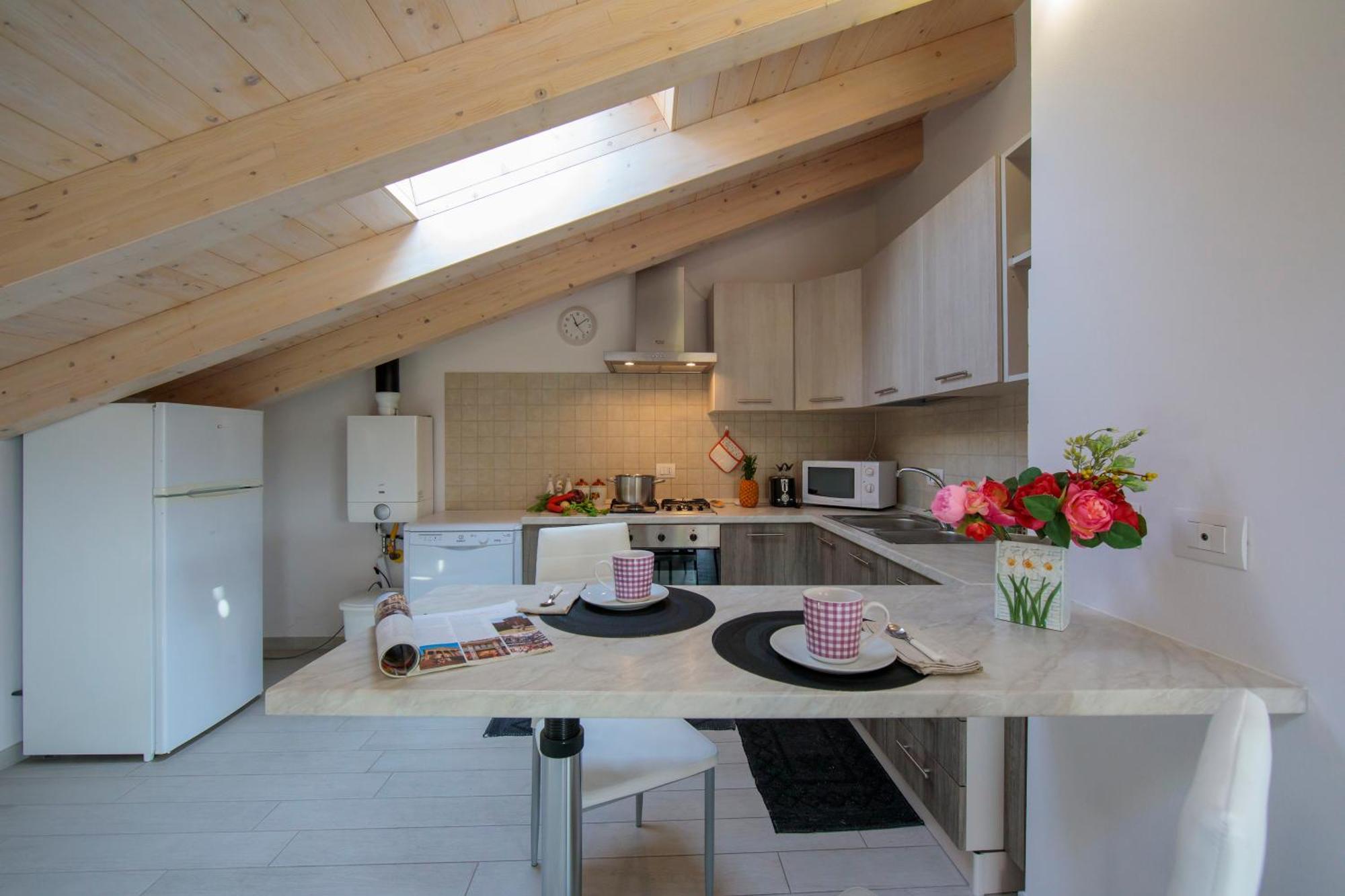 Silver Lake Apartment - Happy Rentals Angera Bagian luar foto