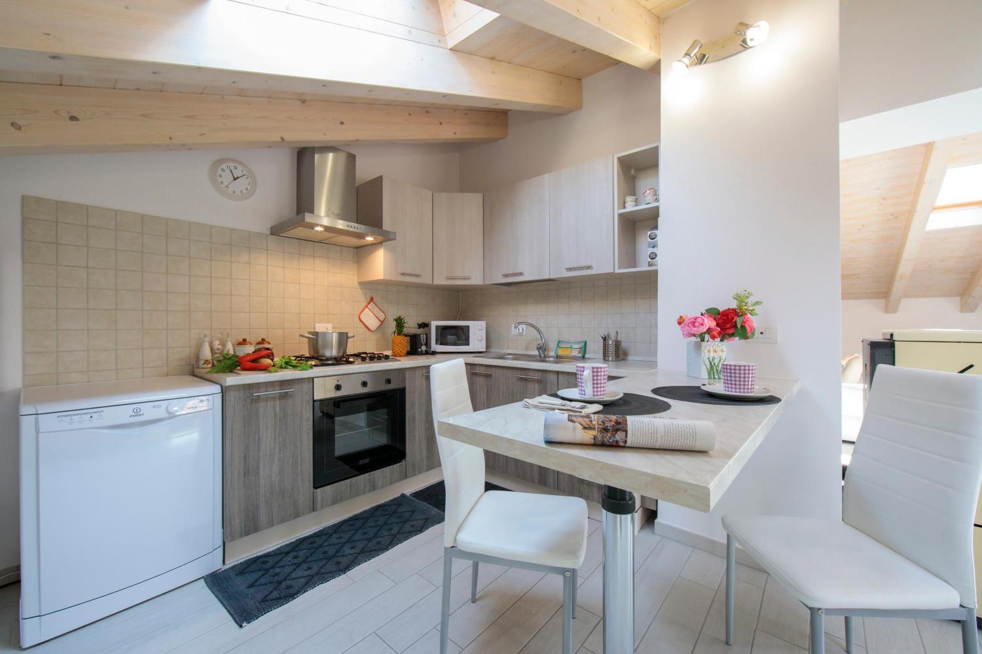 Silver Lake Apartment - Happy Rentals Angera Bagian luar foto